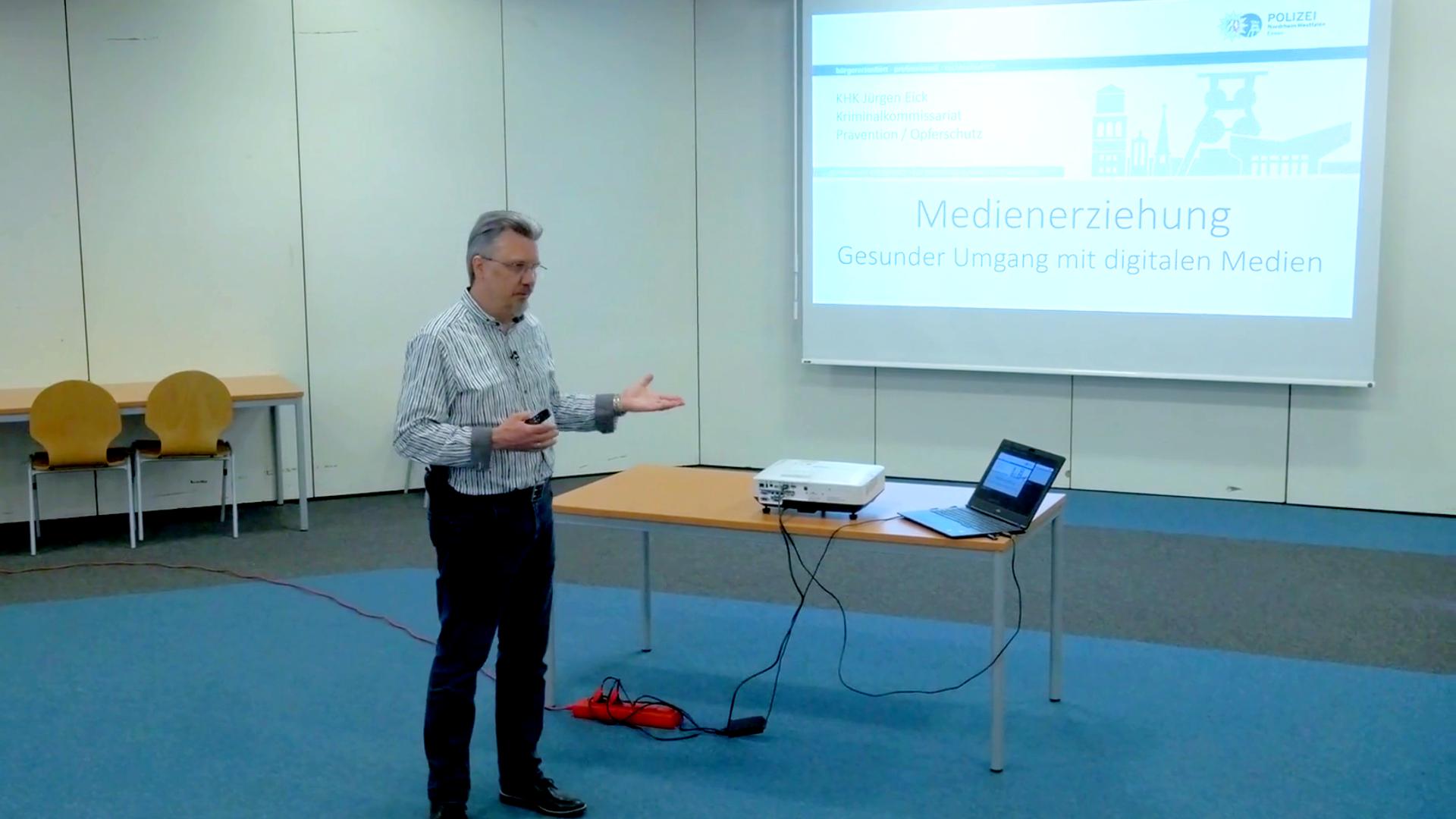 Elternabend zum Thema Medienerziehung in der Gustav Heinemann Gesamtschule Mülheim